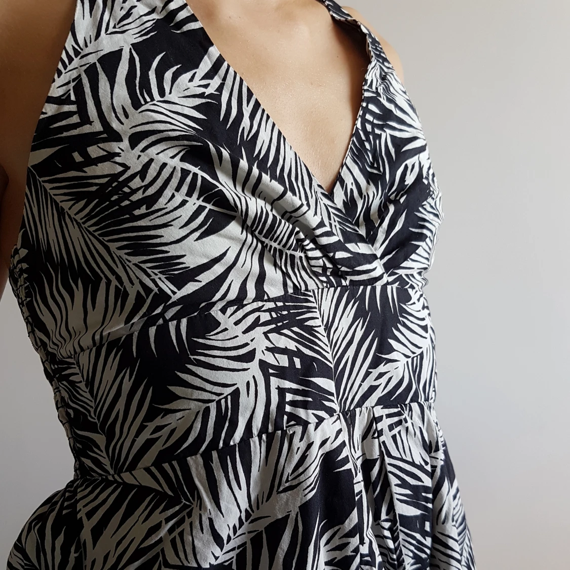 Svartvit halterneck klänning H&M - 91