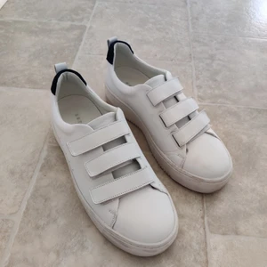 Sandro basket size 40 - Selling this basket in good shape. It's Sandro Brand, bought in France for 1360sek.  Size 40 , I wore it really few times.