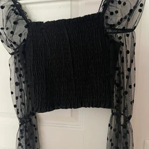 topp - topp från shein(?) superfin men kommer inte till användning. aldrig använd.