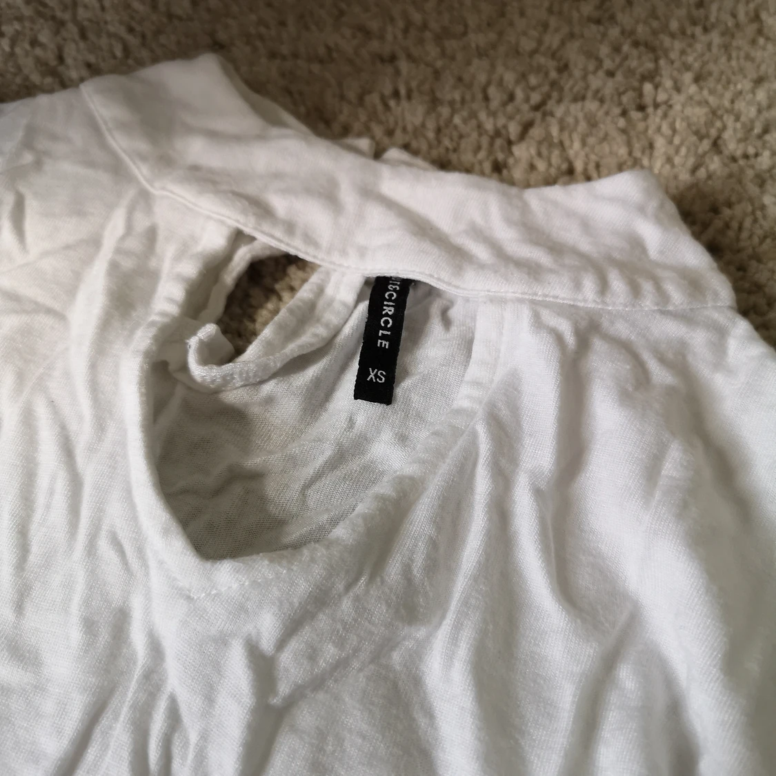 Vit turtleneck-topp med cutouts - 91