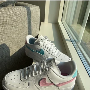 Nike Airforce LXX white/pink - Helt nya nike sneakers som passar till det mesta🥰 Köpta i fel storlek