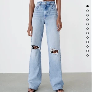 Vida jeans - Vida långa jeans från zara. Använda fåtal gånger. Jag är 172 lång och de går ner till marken. 