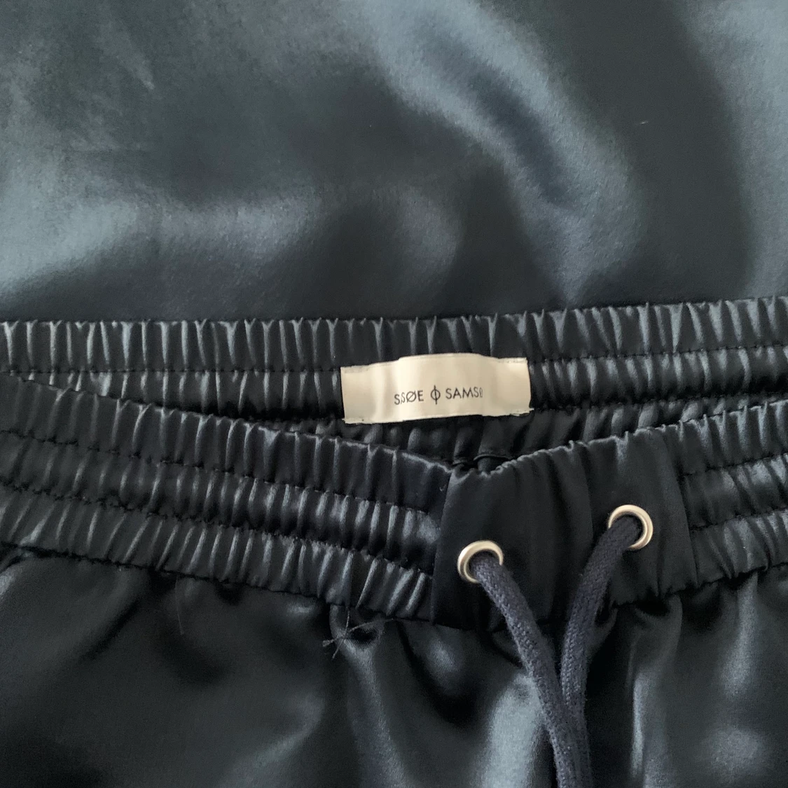 Linne + shorts satin från Samsoe - 90