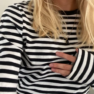 Randig tröja - Randig vanlig tröja från HM som tyvärr i tr kommer till användning därav jag säljer. köparen står för frakt (endast frakt)