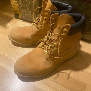 Timberlands  - Sparsamt använda. Nypris runt 2000 kr nu 650 storlek 43