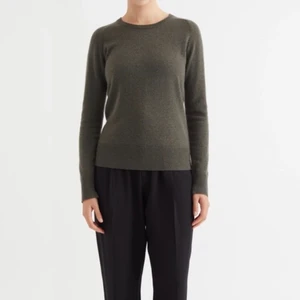 Grön cashmere softgoat - Nypris är 1700. I jättefint skick