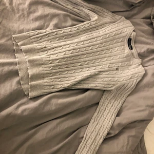 Gant stickad tröja - Jätte varm och passar bra nu under kalla tider, den är inte stickig alls, Knappt använt, I storlek S, perfekt längd i armarna och inte för kort alls