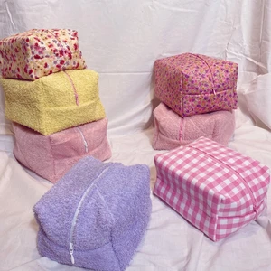 Necessärer  - Säljer handgjorda necessärer😊 275 - 325kr beroende på storlek och material😊 @DSGN.AS på Instagram💕 