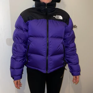 NORTH FACE - helt ny oanvänd north face jacka!! säljer pga den inte har kommit till användning!! priset kan diskuteras vid snabb affär💕