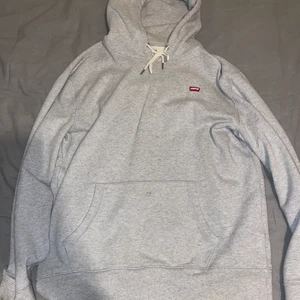 Levis hoodie - Denna använder jag inte längre och bara ligger i byrålådan så tänkte sälja den!