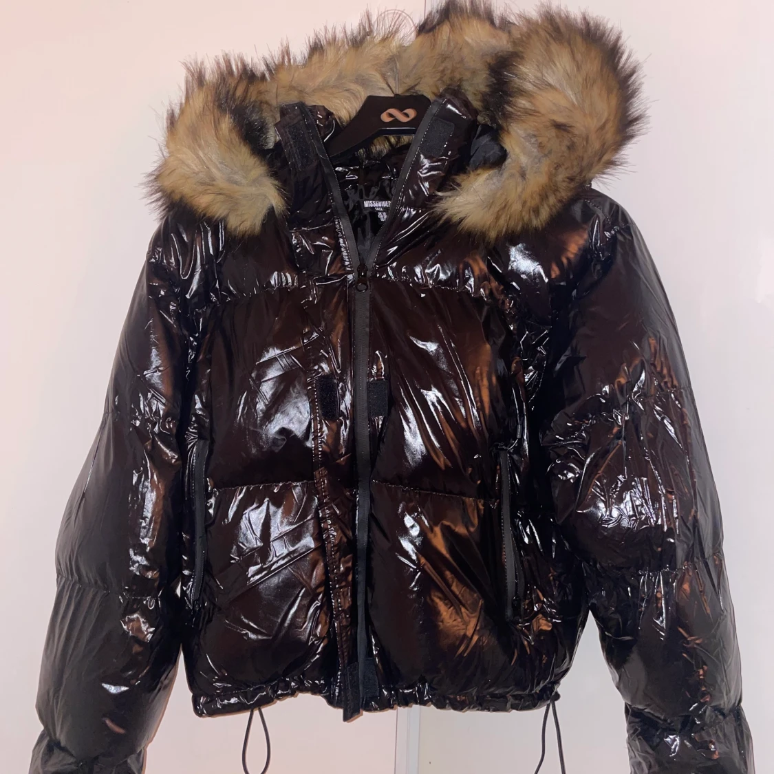 Svart vinter jacka (fuskpäls)