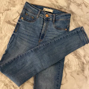 Molly jeans  - Jeans från Gina i modellen ”Molly”. Väldigt stretchiga och bra skick!