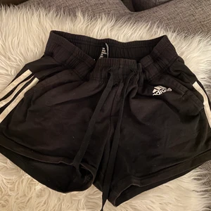 Adidas Shorts  - Dom är i Xs men passar mig som är S så bra med