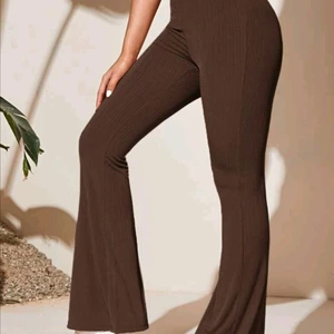 S - Helt ny en brown byxor som är inte använt så skön och söt den stör inte kroppen och den hjälper kroppen för ser ut fin 