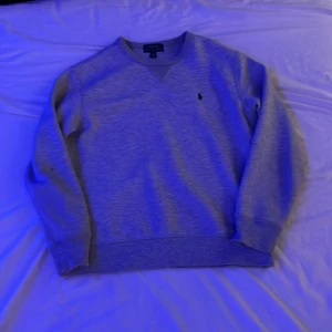  Polo Ralph lauren sweatshirt - Polo Ralph lauren sweatshirt i fint skick. Skulle säga att den passar folk mellan xs och s. (Kan skickas)