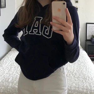 GAP hoodie - Nice mörkblå hoodie från GAP, fint skick 💕💕