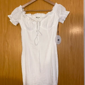 Studentklänning, st M - Fin studentklänning, oanvänd och nyköpt. 