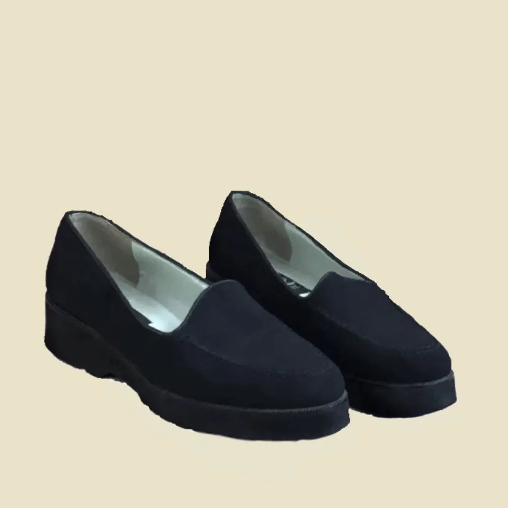 🌟 Nedsatt pris, doneras snart!🌟 Superfina loafers, tyvärr för små för mig )-: Rätt smala i passformen . Skor.