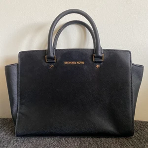 Michel kors väska - Bra skick, fattas axel band dock