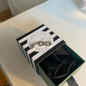Berlock från ThomasSabo - Säljer denna berlock från ThomasSabo. Bra skick 💕 Låda och påse kommer med! 