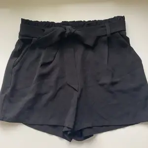 Svarta shorts från Only. Storlek 38. 40kr + frakt! 