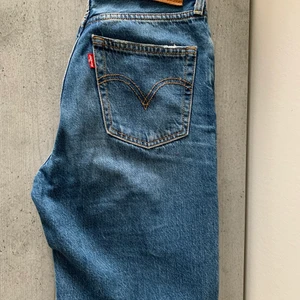 Levis ribcage straight  - Levis ribcage straight jeans fräscha, använda 2 ggr 270 plus frakt 