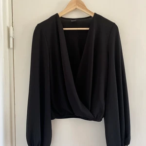 Festlig topp från Gina Tricot  - Knappt använd därav nyskick. Storlek M.