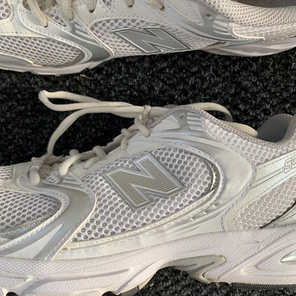 Nästintill oanvända New balance 530, använda Max 5 gånger! Strl är 41.5 men eftersom det är mans-storlek så är storleken som en 41:a/ 40,5 för kvinnor. Man kan söka på new balance storlekar om man vill veta mer!. Skor.