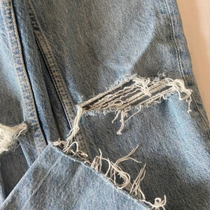 Zara jeans - Mina absoluta favoritjeans som tyvärr blivit för små, använda få gånger, luktar fof som nya!! 😁