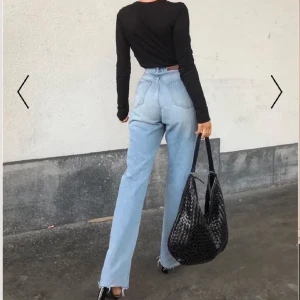 Svarta straight jeans - Säljer dessa jeans från NAKD i storlek 34. Dem är endast provade då dem var för små för mig. Köpta för 500 kr. Säljer för 250 + frakt, pris kan diskuteras vid snabb affär. 