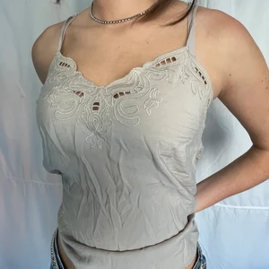 Linne - Fint linne med detaljer. 