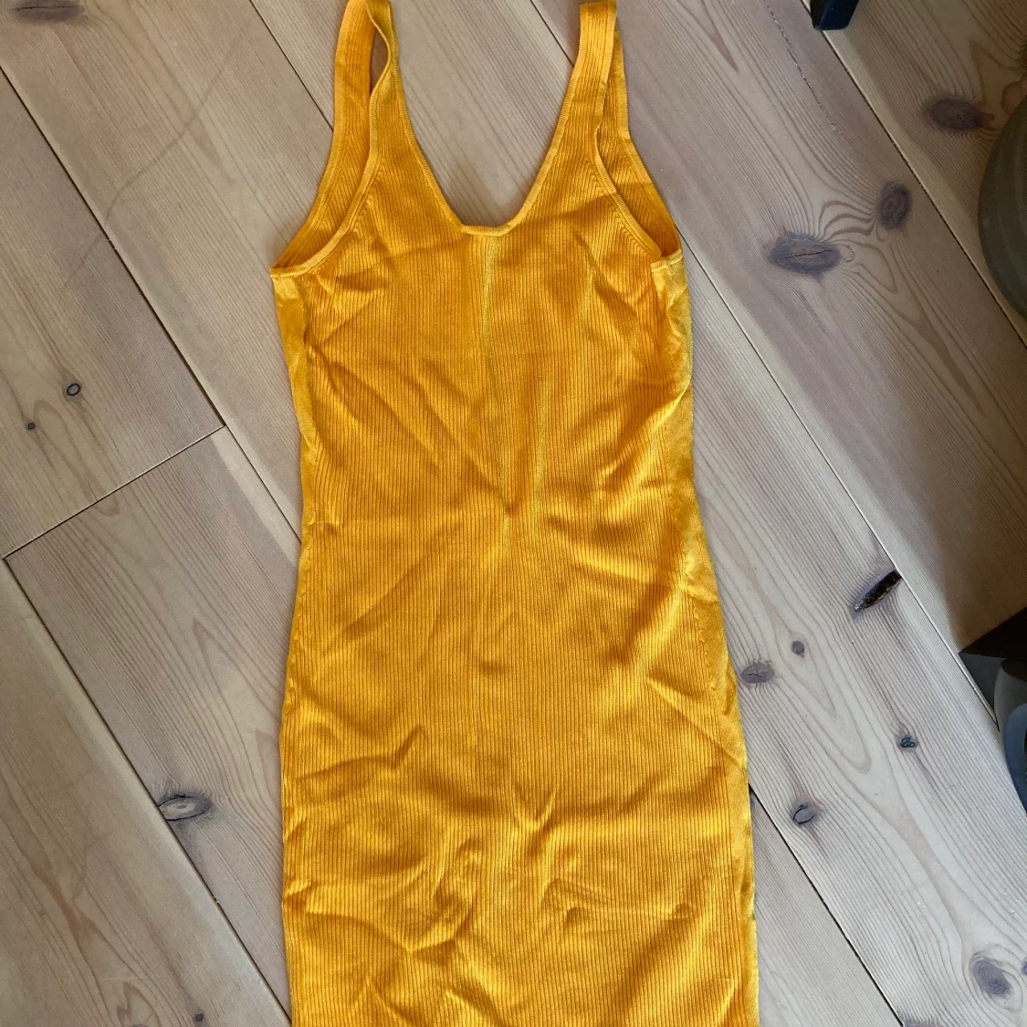 Gul klänning