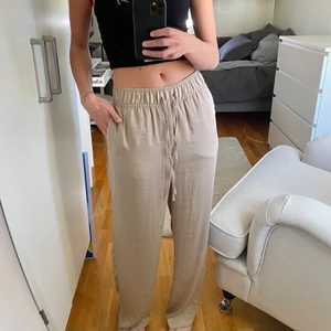 Silkesbyxor - Världens härligaste byxor! Perfekta nu till sommaren. Helt nya, aldrig använda!