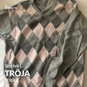 Tröja - Storlek L. Köpt secondhand 🤍 Köparen står för frakt 📦 