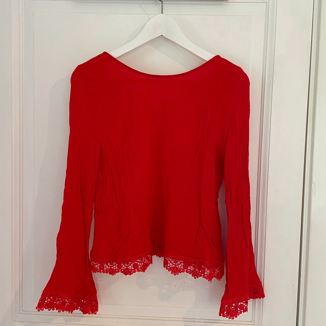 Röd spets blus