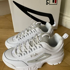 Skor från FILA i strl 38! Helt nya med lappar! - Sneakers från Fila i strl 38! Helt nya med lappar!