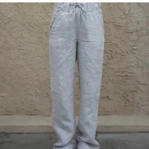 Alice Stenlöf, Adsgn linnebyxor - Säljer ett par linnebyxor från Alice Stenlöfs märke Adsgn. Storlek S