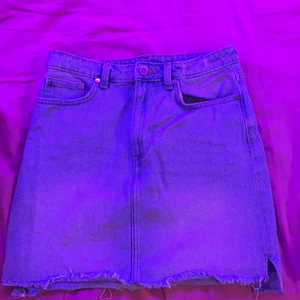 JeansKjol - Fin Jeanskjol ljusare blå från H&M storlek eur:38, fint skick och använd fåtal gånger!