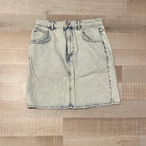 Light denim jeans skirt - Ljusblå jeans kjol i mycket bra skick 