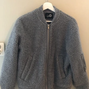 Weekday jacka - Fintskick!