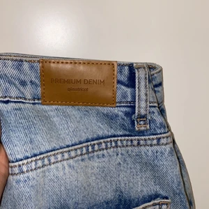 Wide leg blue jeans  - Blue wide leg jeans från Gina Tricot. Bara använt 2 gå ger. 