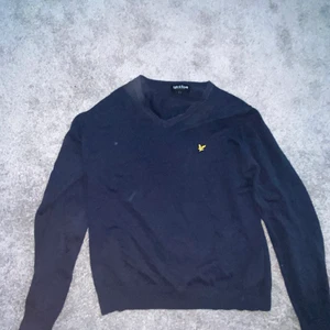 Tröja - En tröja från lyle scott. Jätte skön men lite för liten på mig . 