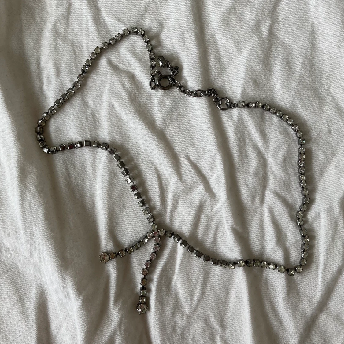 SÅ sött halsband! Strass och silver. - 90