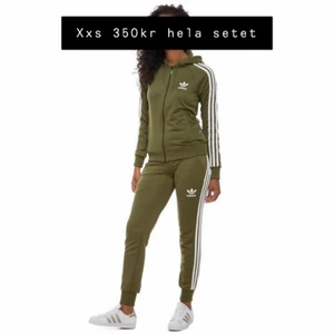 Adidas dress - Pris kan diskuteras.