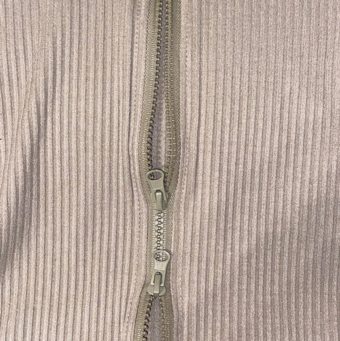 Beige dubbelblixtlås