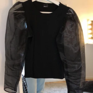 Tröja - Tröja från Gina med puffärmar knappt använd