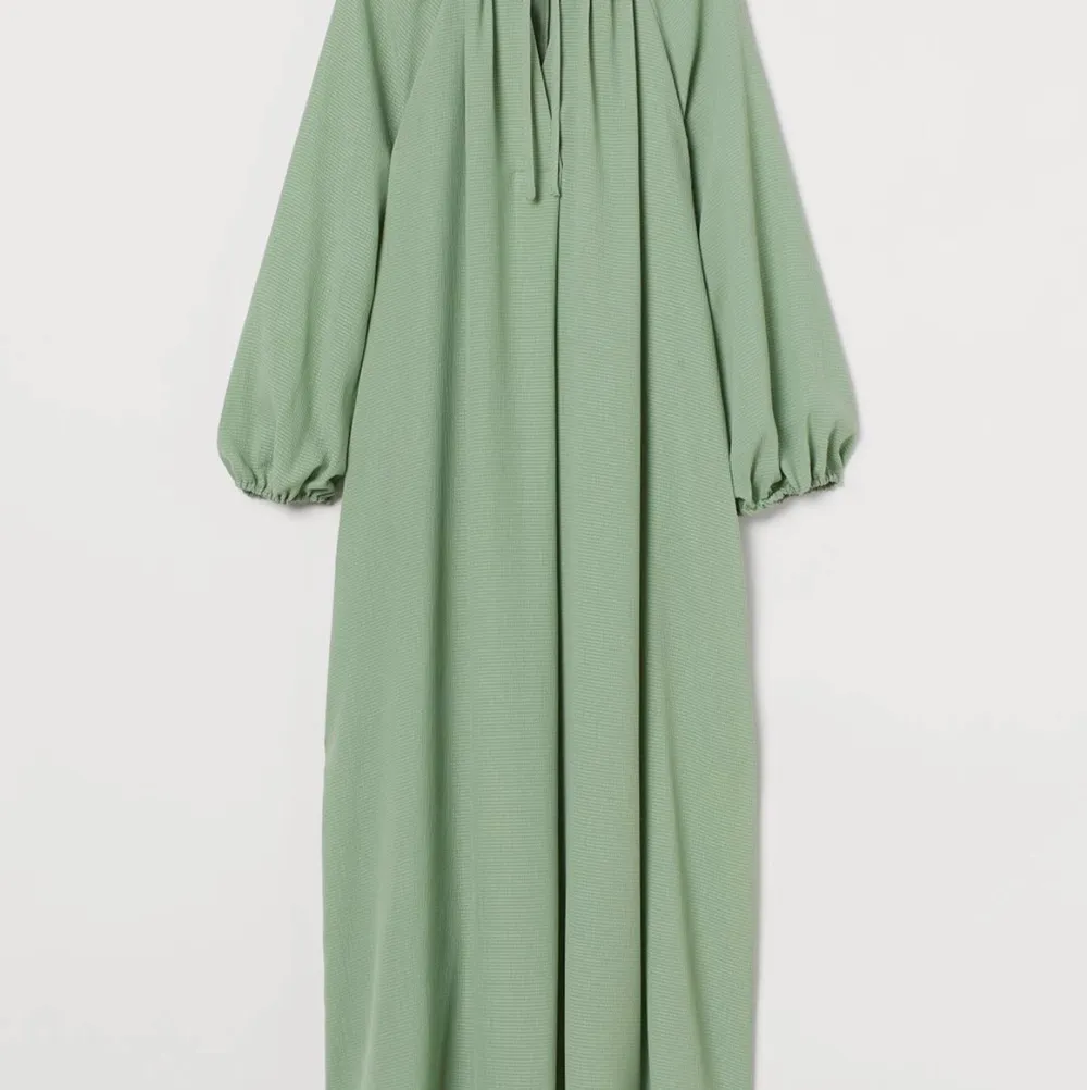 Söker denna klänning från H&M i storlek XS. Klänningar.