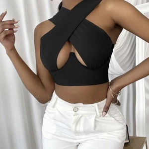 Snygg svart topp storlek S men passar XS oxå  - Jätte fin och bra material inte genomskinlig. Aldrig använd. Säljer den för jag fick hem 2 st hör av er om ni är intresserade 💓