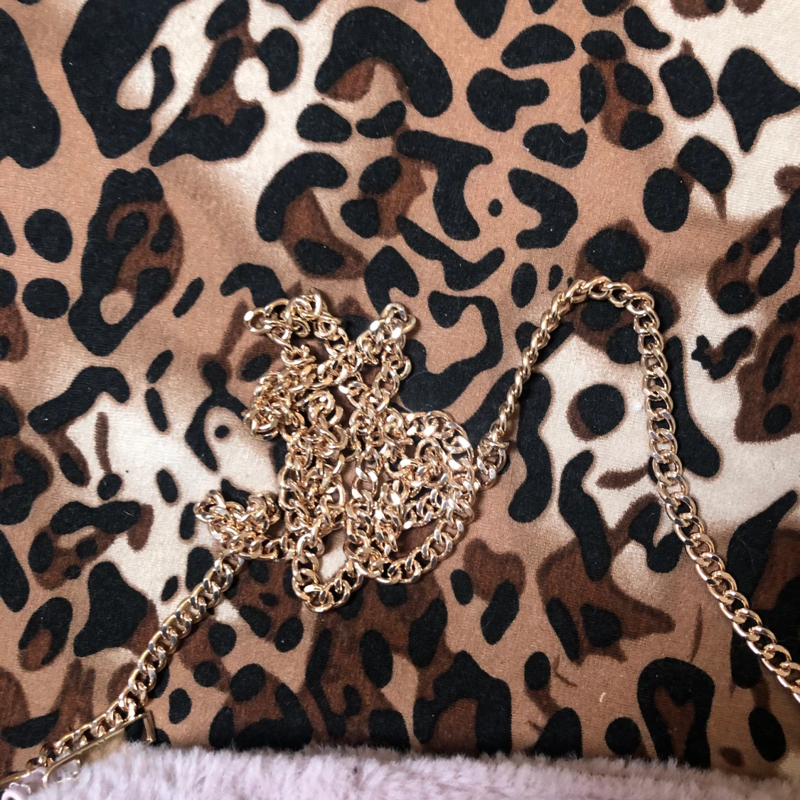 Rosa/lila fluffig väska  - 90