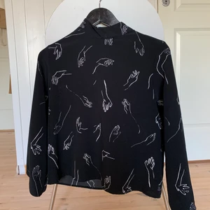 Blus - Fin blus som påminner om skjortan Elio har i call me by your name.